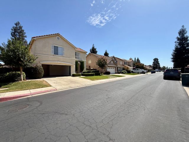 1940 Lawrence Avenue, Clovis, CA 93611