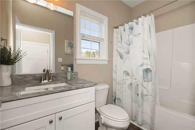 104 Foxglove DR, Moyock, NC 27958