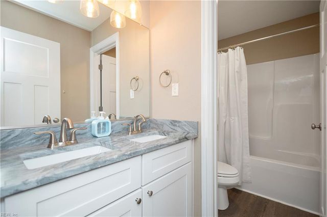 104 Foxglove DR, Moyock, NC 27958