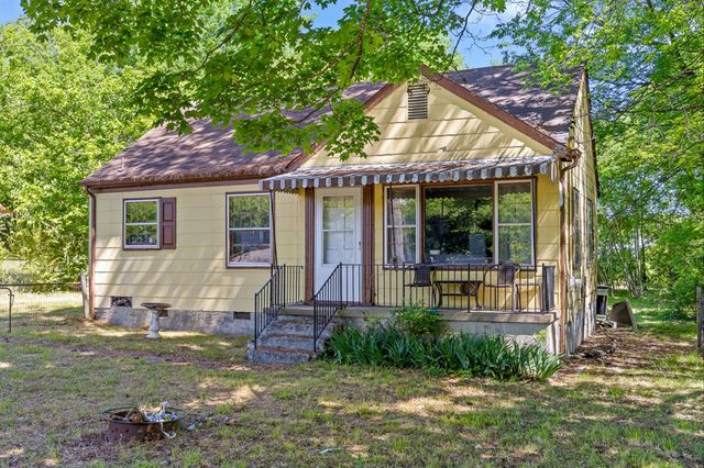 591 W Cloud Springs Road, Rossville, GA 30741