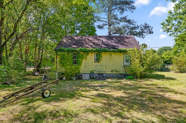 591 W Cloud Springs Road, Rossville, GA 30741