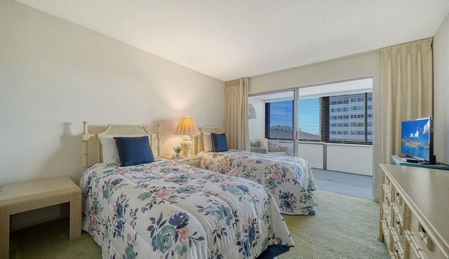 1125 W PEPPERTREE DRIVE 302, Sarasota, FL 34242