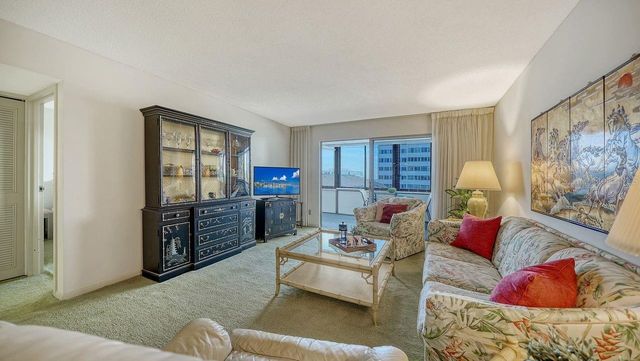 1125 W PEPPERTREE DRIVE 302, Sarasota, FL 34242