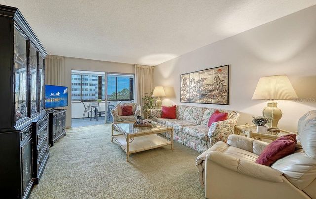 1125 W PEPPERTREE DRIVE 302, Sarasota, FL 34242