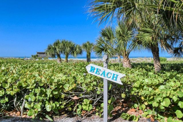 1125 W PEPPERTREE DRIVE 302, Sarasota, FL 34242