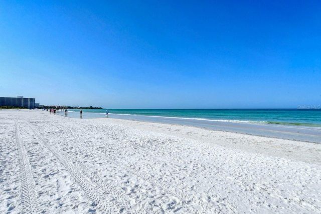 1125 W PEPPERTREE DRIVE 302, Sarasota, FL 34242