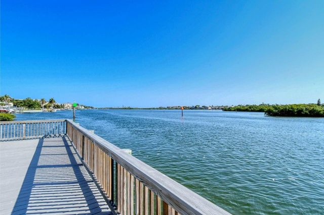 1125 W PEPPERTREE DRIVE 302, Sarasota, FL 34242