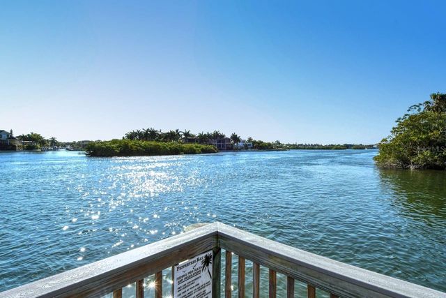 1125 W PEPPERTREE DRIVE 302, Sarasota, FL 34242