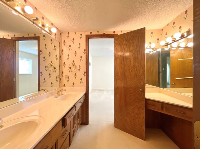 9931 Chimney Hill Lane, Dallas, TX 75243