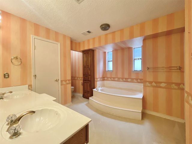 9931 Chimney Hill Lane, Dallas, TX 75243