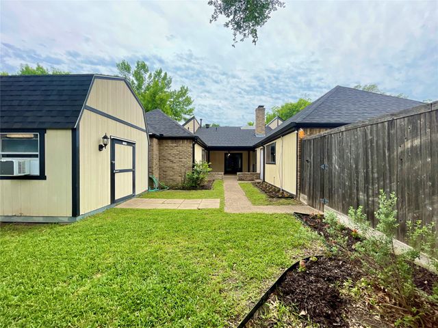 9931 Chimney Hill Lane, Dallas, TX 75243