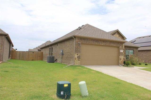 688 Navasota Drive, Crandall, TX 75114