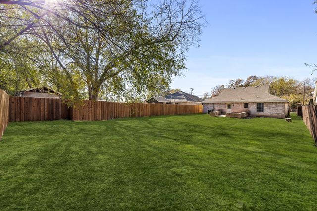 274 S St Augustine Drive, Dallas, TX 75217