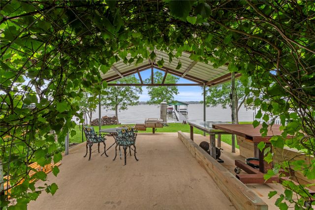 250 Whispering Oaks Trail, Payne Springs, TX 75156