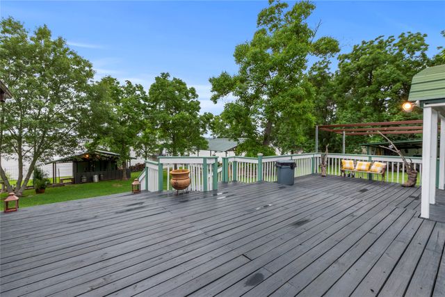 250 Whispering Oaks Trail, Payne Springs, TX 75156