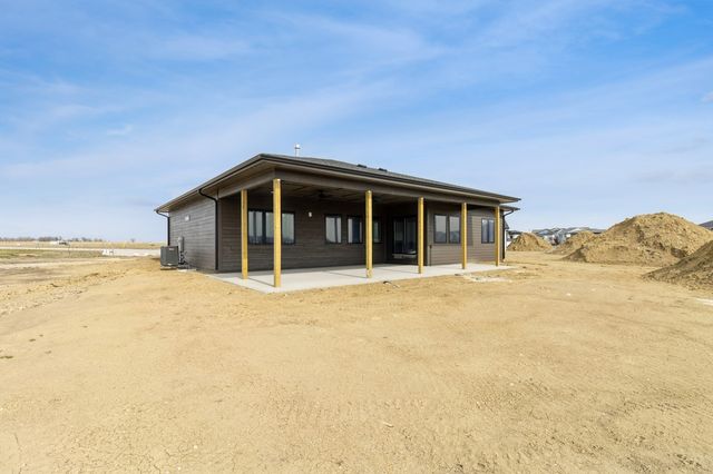 1100 Lakeview Circle NW, Bondurant, IA 50035