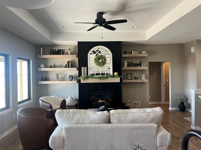 1100 Lakeview Circle NW, Bondurant, IA 50035