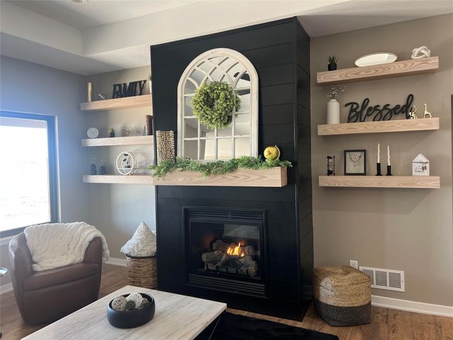 1100 Lakeview Circle NW, Bondurant, IA 50035
