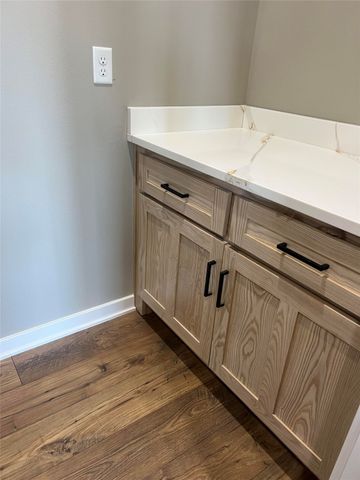 1100 Lakeview Circle NW, Bondurant, IA 50035