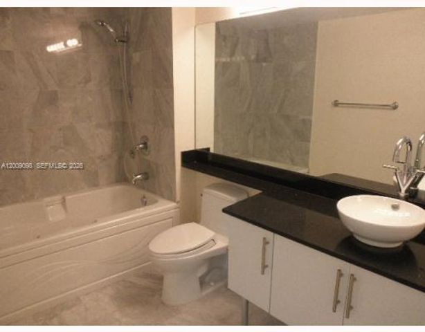 31 SE 5th St 2807, Miami, FL 33131