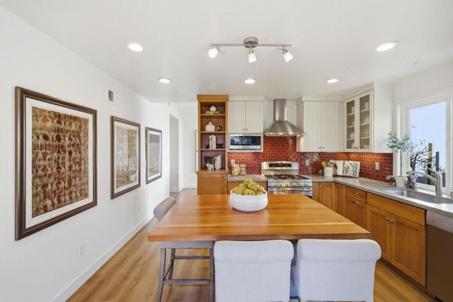 572 Seahorse Lane, Redwood City, CA 94065