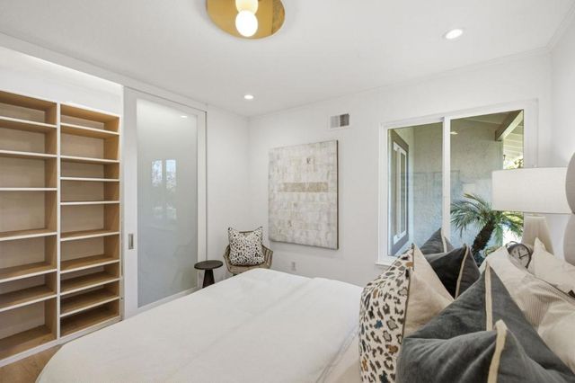 572 Seahorse Lane, Redwood City, CA 94065