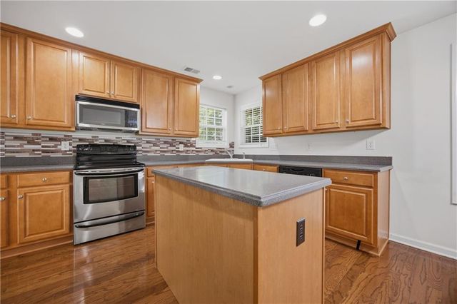 910 Park Knoll Court, Lawrenceville, GA 30043