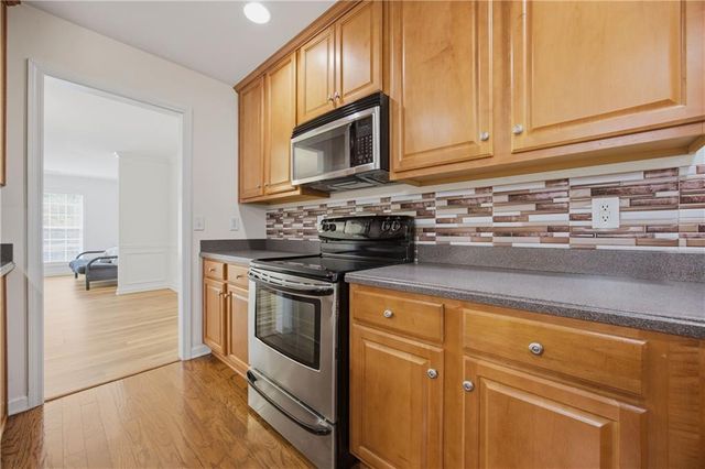 910 Park Knoll Court, Lawrenceville, GA 30043
