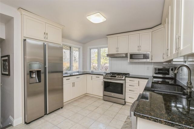 68 Lauren Avenue, Dix Hills, NY 11746