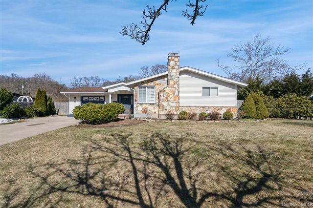 68 Lauren Avenue, Dix Hills, NY 11746