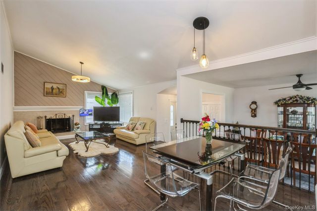 68 Lauren Avenue, Dix Hills, NY 11746