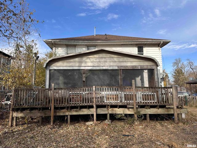 2302 W KRAUSE Avenue, Peoria, IL 61605