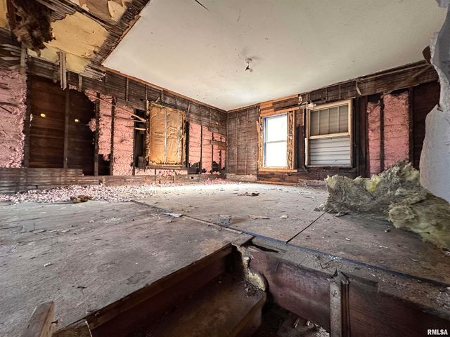 2302 W KRAUSE Avenue, Peoria, IL 61605