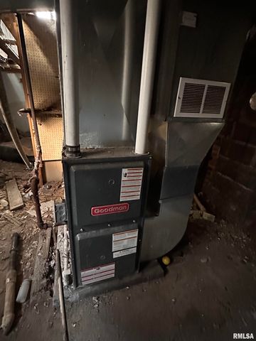 2302 W KRAUSE Avenue, Peoria, IL 61605