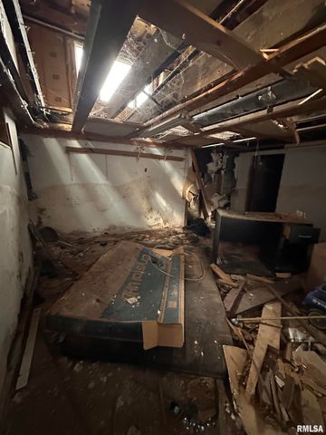 2302 W KRAUSE Avenue, Peoria, IL 61605