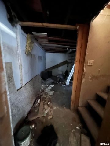 2302 W KRAUSE Avenue, Peoria, IL 61605