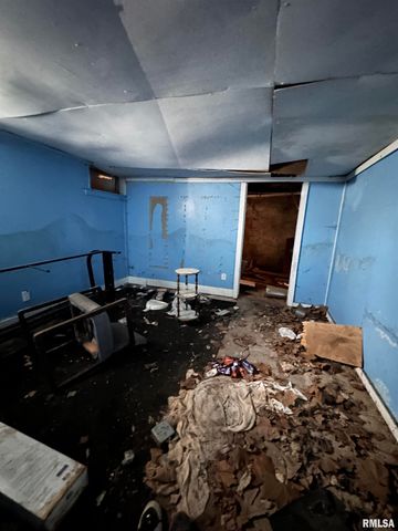 2302 W KRAUSE Avenue, Peoria, IL 61605