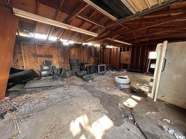 2302 W KRAUSE Avenue, Peoria, IL 61605