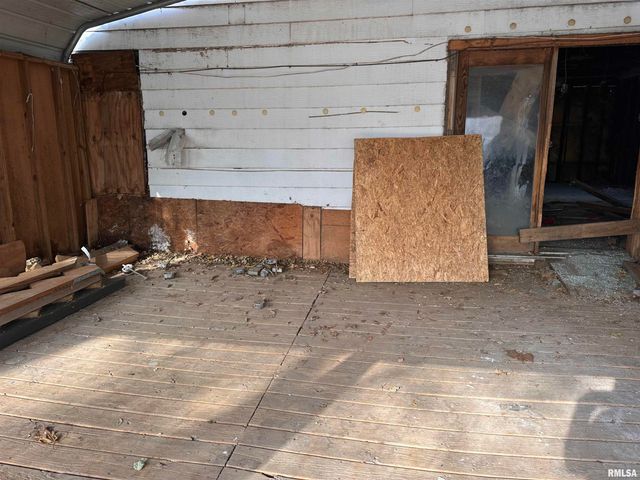 2302 W KRAUSE Avenue, Peoria, IL 61605