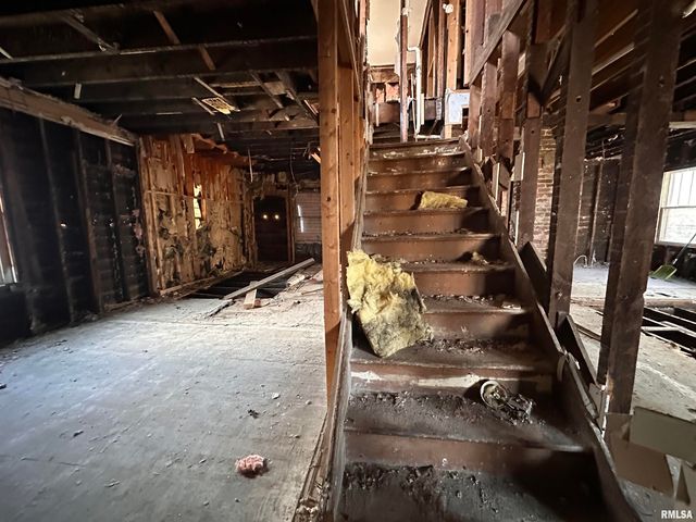 2302 W KRAUSE Avenue, Peoria, IL 61605