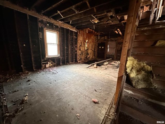 2302 W KRAUSE Avenue, Peoria, IL 61605