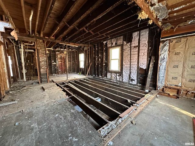 2302 W KRAUSE Avenue, Peoria, IL 61605