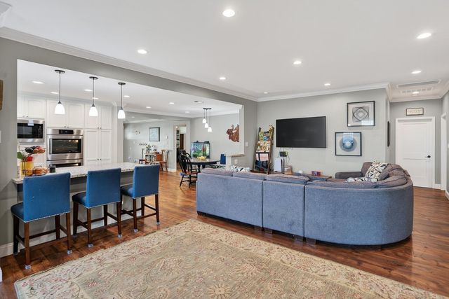 2551 Avalon Dr, Sacramento, CA 95821