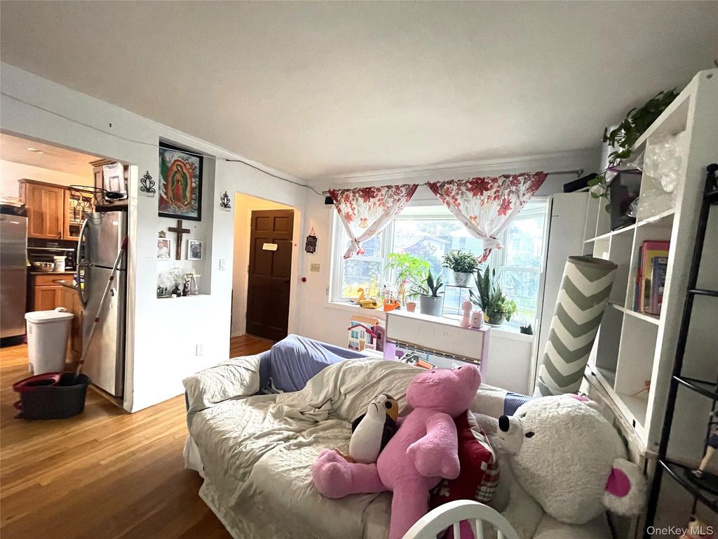 32 Edgewood Road, Port Washington, NY 11050 — photo 4