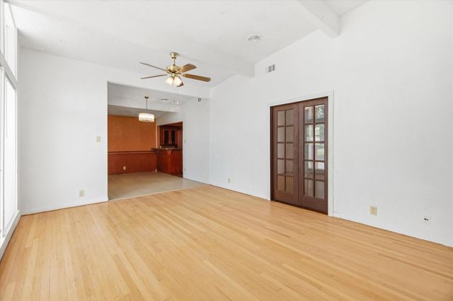 6946 Cole Creek Drive, Houston, TX 77092