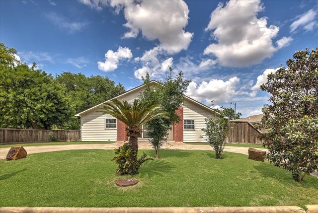 6946 Cole Creek Drive, Houston, TX 77092