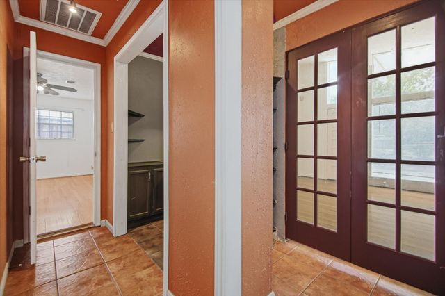 6946 Cole Creek Drive, Houston, TX 77092