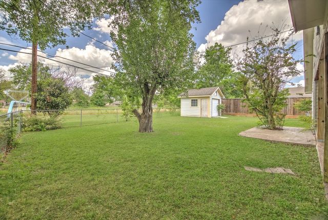 6946 Cole Creek Drive, Houston, TX 77092