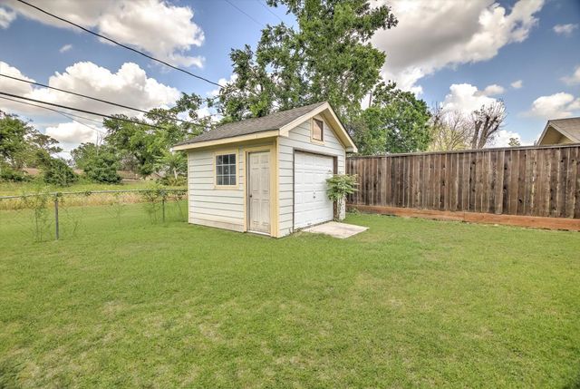 6946 Cole Creek Drive, Houston, TX 77092