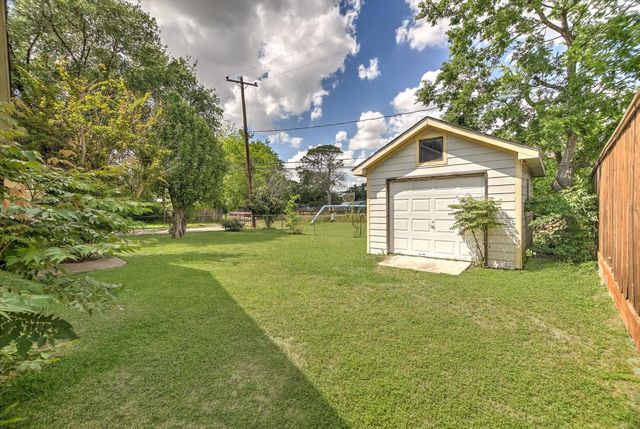 6946 Cole Creek Drive, Houston, TX 77092